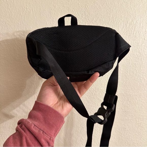 Patagonia Black Belt Bag with Durable Design - Picture 2 of 2